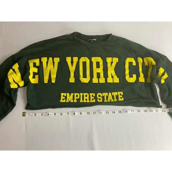 Fashion Nova New York City Empire State Green Size Medium - Picture 2 of 4